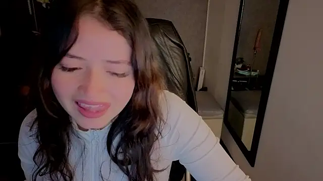 Snapshot of almma_shy chatting on October 2025 01:12:01 PM almma shy online show from October 2025 01:12:01 PM