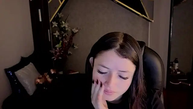 Snapshot of almma_shy chatting on November 2025 03:19:02 PM almma shy online show from November 2025 03:19:02 PM