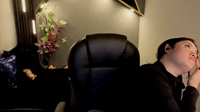 Snapshot of almma_shy chatting on November 2025 01:22:01 PM almma shy online show from November 2025 01:22:01 PM