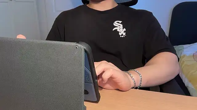 jungcock3210 online show from November 2025 01:10:01 PM