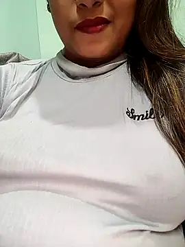 Snapshot of sexyindi_couple chatting on December 2024 05:57:01 PM sexyindi couple online show from December 2024 05:57:01 PM