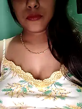 Snapshot of sexyindi_couple chatting on December 2024 02:49:02 PM sexyindi couple online show from December 2024 02:49:02 PM