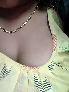 Snapshot of sexyindi_couple chatting on December 2024 06:36:01 AM sexyindi couple online show from December 2024 06:36:01 AM