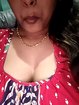 Snapshot of sexyindi_couple chatting on December 2024 02:44:01 PM sexyindi couple online show from December 2024 02:44:01 PM