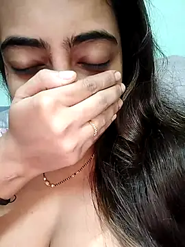 Snapshot of sexyindi_couple chatting on December 2024 05:07:02 PM sexyindi couple online show from December 2024 05:07:02 PM