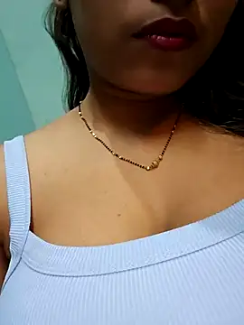 Snapshot of sexyindi_couple chatting on January 2025 05:28:02 PM sexyindi couple online show from January 2025 05:28:02 PM