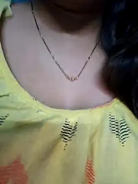 Snapshot of sexyindi_couple chatting on March 2025 12:22:01 PM sexyindi couple online show from March 2025 12:22:01 PM