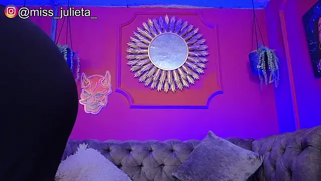Julieta Russell online show from May 2026 11:38:02 AM
