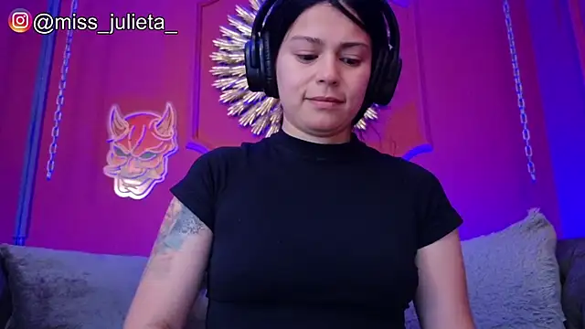Julieta Russell online show from May 2026 12:11:02 PM