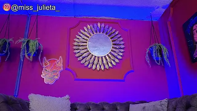 Julieta Russell online show from May 2026 11:49:01 AM