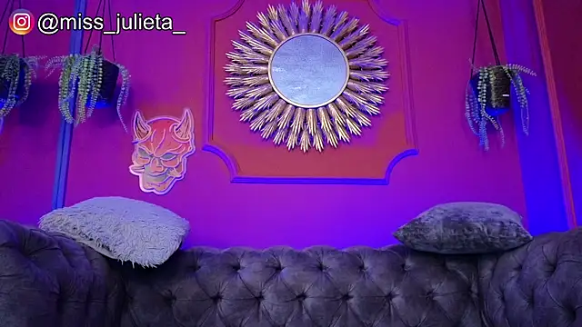 Julieta Russell online show from May 2026 11:50:02 AM