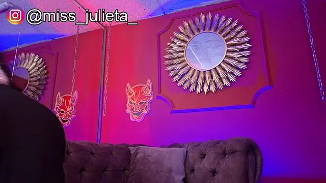 Julieta Russell online show from May 2026 12:02:01 PM