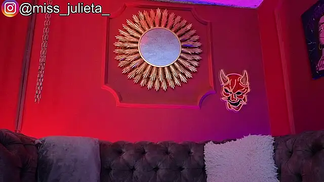 Julieta Russell online show from June 2026 12:37:01 PM