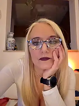 kikkastar online show from December 2025 08:50:02 PM