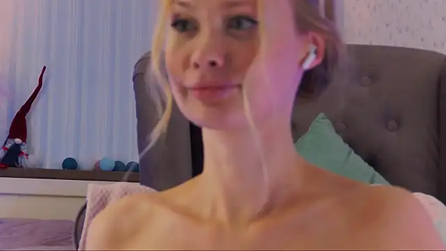 Snapshot of laracroftt1 chatting on March 2025 11:54:02 PM laracroftt1 online show from March 2025 11:54:02 PM