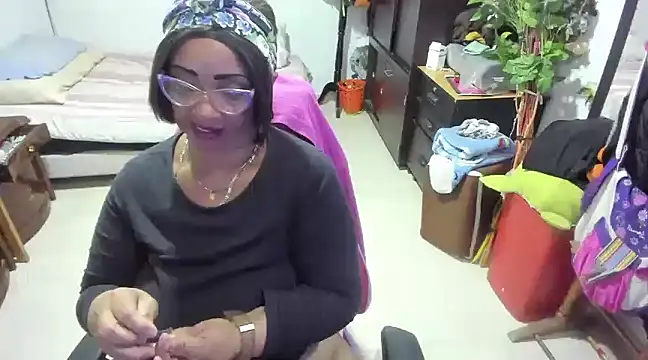 Mrs mommy  online show from January 2025 11:25:01 PM