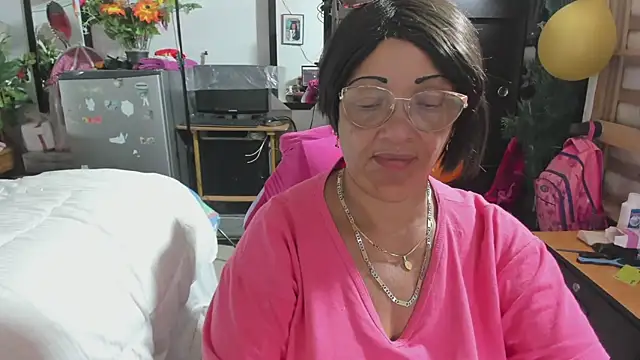 Mrs mommy  online show from November 2025 08:52:01 PM