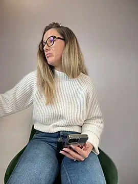 HotXMom online show from February 2025 07:40:02 AM