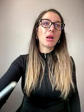 HotXMom online show from November 2025 07:19:01 AM