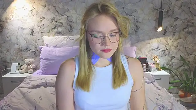 Aurora Golden1 online show from November 2025 06:17:01 PM