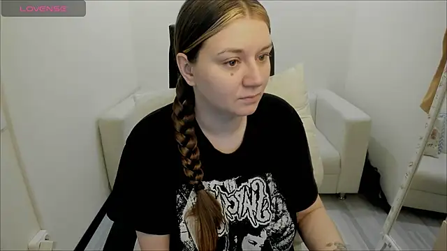 Snapshot of AlisaBacker chatting on January 2025 05:53:01 PM AlisaBacker online show from January 2025 05:53:01 PM