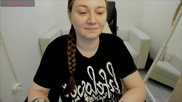 Snapshot of AlisaBacker chatting on January 2025 04:38:01 AM AlisaBacker online show from January 2025 04:38:01 AM