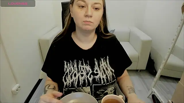 Snapshot of AlisaBacker chatting on January 2025 06:56:02 AM AlisaBacker online show from January 2025 06:56:02 AM