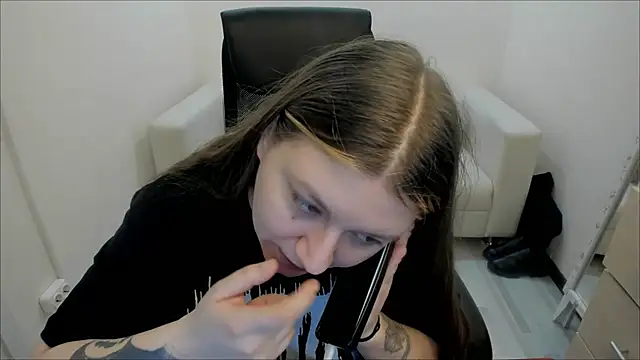 Snapshot of AlisaBacker chatting on February 2025 10:04:02 PM AlisaBacker online show from February 2025 10:04:02 PM