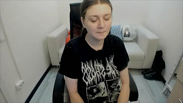 Snapshot of AlisaBacker chatting on February 2025 01:22:01 AM AlisaBacker online show from February 2025 01:22:01 AM