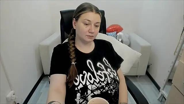 Snapshot of AlisaBacker chatting on February 2025 12:47:02 AM AlisaBacker online show from February 2025 12:47:02 AM