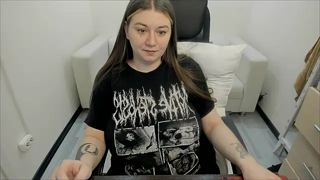 Snapshot of AlisaBacker chatting on February 2025 04:21:01 PM AlisaBacker online show from February 2025 04:21:01 PM