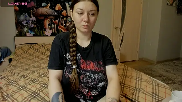 Snapshot of AlisaBacker chatting on November 2025 12:27:01 PM AlisaBacker online show from November 2025 12:27:01 PM