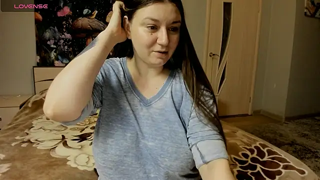 Snapshot of AlisaBacker chatting on November 2025 06:04:02 PM AlisaBacker online show from November 2025 06:04:02 PM