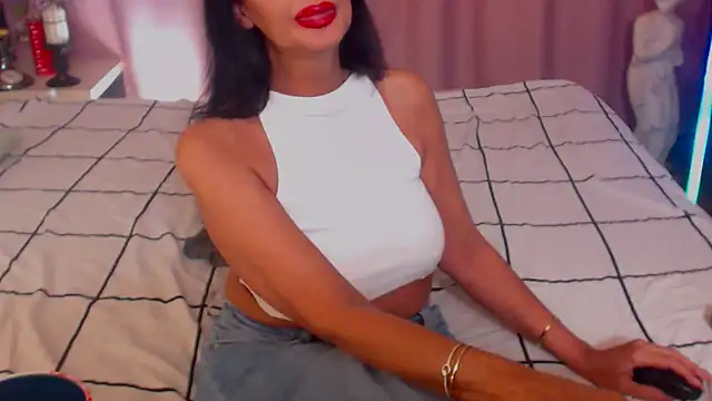 Snapshot of shannon4u chatting on February 2025 07:00:02 AM shannon4u online show from February 2025 07:00:02 AM