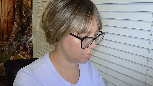 Paisleehaze online show from May 2026 03:44:02 AM