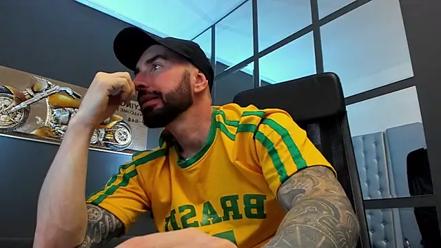 AronGrant online show from November 2025 12:27:01 PM