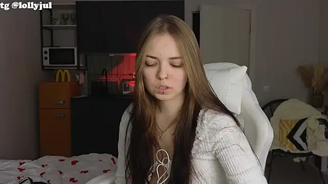 doll lol  online show from September 2025 07:30:01 PM