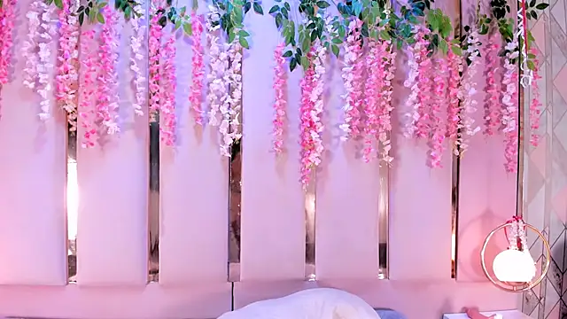 Snapshot of AlinaSweett chatting on March 2025 10:48:02 PM AlinaSweett online show from March 2025 10:48:02 PM