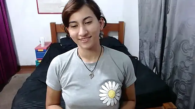 LadyMilk003 online show from December 2024 07:20:01 PM