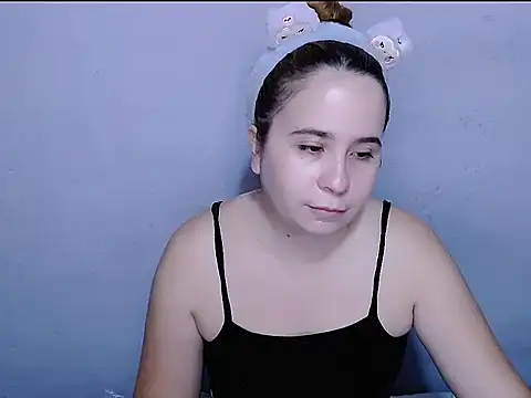 SubLayla01 online show from May 2026 06:06:01 PM