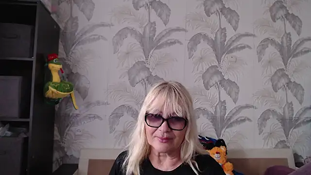 CamDiva113 online show from March 2025 01:01:02 PM