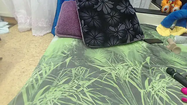 CamDiva113 online show from September 2025 12:20:01 PM