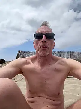 Snapshot of les-machines@xh chatting on May 2026 11:50:02 AM les-machinesxh online show from May 2026 11:50:02 AM
