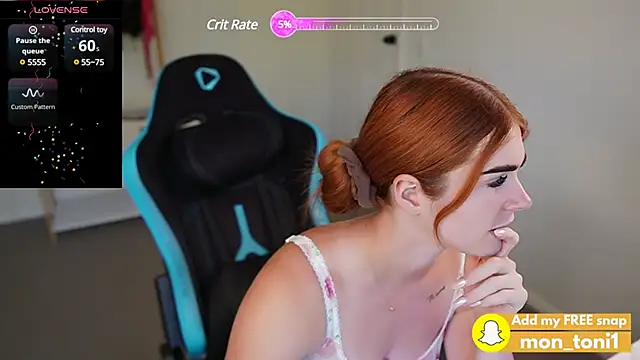 Snapshot of aus_queen chatting on December 2024 03:38:02 AM aus queen online show from December 2024 03:38:02 AM