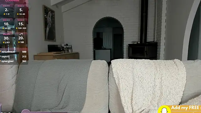 Snapshot of aus_queen chatting on February 2025 07:51:02 AM aus queen online show from February 2025 07:51:02 AM