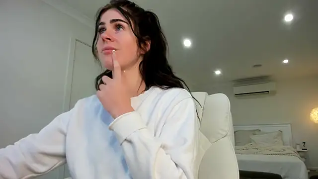 Snapshot of aus_queen chatting on September 2025 11:21:01 PM aus queen online show from September 2025 11:21:01 PM