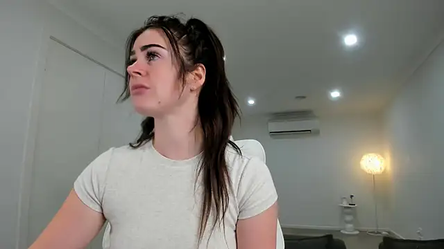 Snapshot of aus_queen chatting on October 2025 01:44:01 AM aus queen online show from October 2025 01:44:01 AM