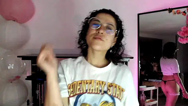 Snapshot of Hellen_dumont chatting on March 2026 02:04:01 AM Hellen dumont online show from March 2026 02:04:01 AM