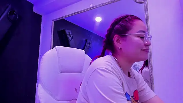 Snapshot of DarlingBDSM_ chatting on January 2025 01:52:02 PM DarlingBDSM online show from January 2025 01:52:02 PM