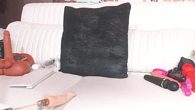 katlyn martins online show from April 2026 06:10:02 PM